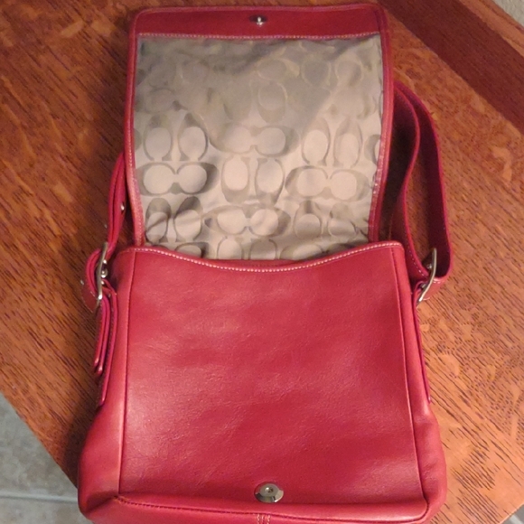 Vintage Coach Red Leather Messenger Bag - Picture 3 of 10